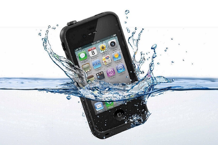 comment sauver un smartphone tombé dans l'eau ?