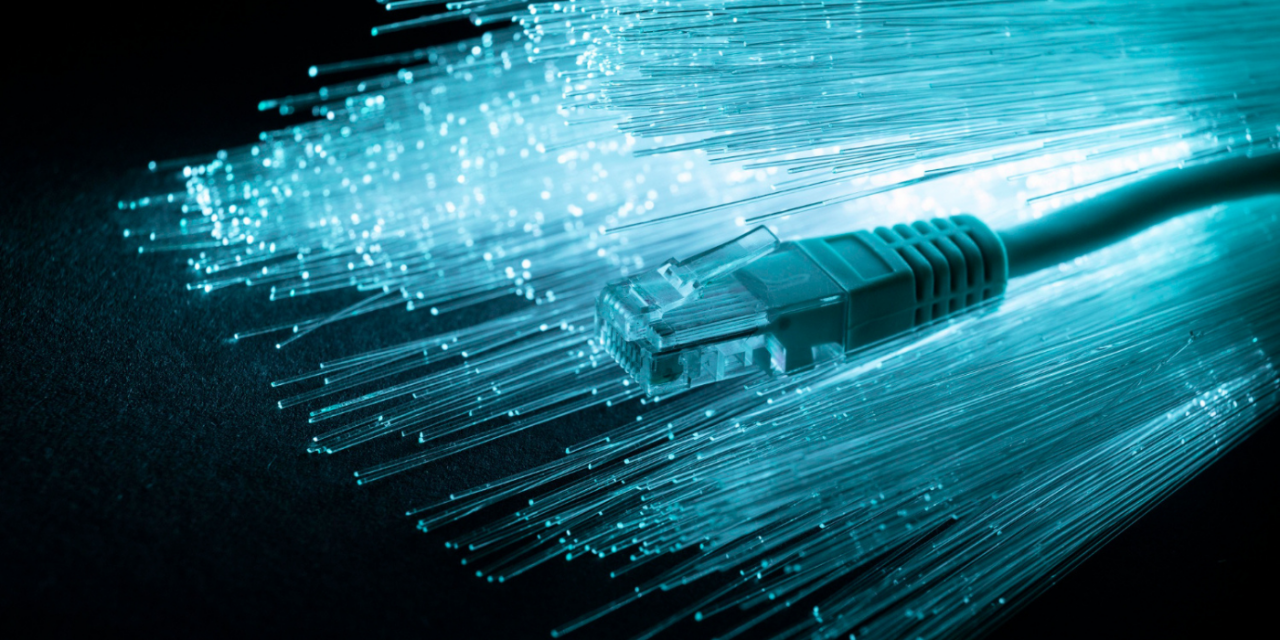SFR Fibre Premium : l’offre haut de gamme disponible avec bouquets offerts