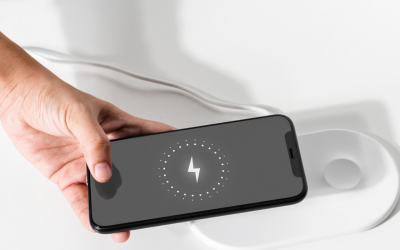 Est-il possible de recharger un smartphone sans chargeur et sans électricité ?