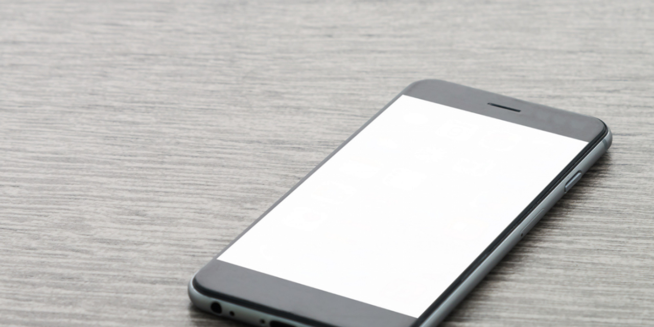 Pourquoi doit-on laisser notre smartphone face vers le bas lorsque l’on n’utilise pas ?