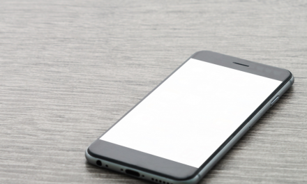 Pourquoi doit-on laisser notre smartphone face vers le bas lorsque l’on n’utilise pas ?