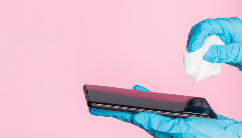 Comment bien nettoyer votre smartphone pour un écran impeccable