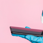 Comment bien nettoyer votre smartphone pour un écran impeccable